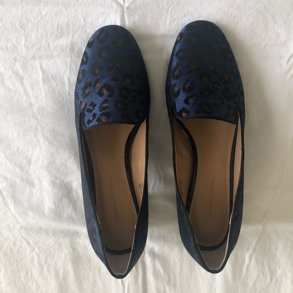 Banana Republic Embroidered Heeled Loafer - Picture 4 of 9